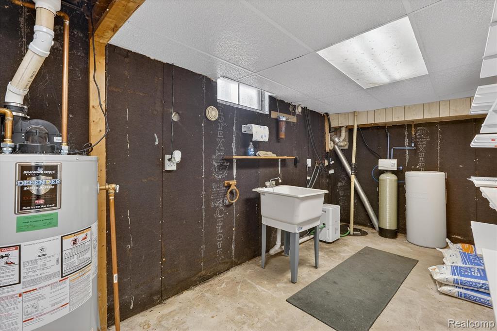 992 W Bennington Road, Owosso, MI 48867 — Photo 38