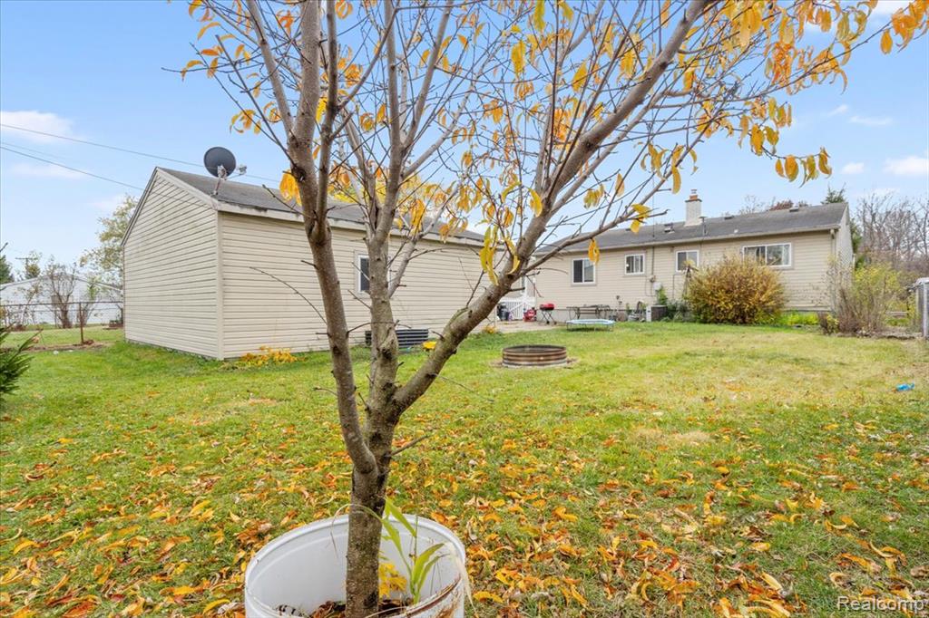 23512 Huron River Drive, Rockwood, MI — Photo 14
