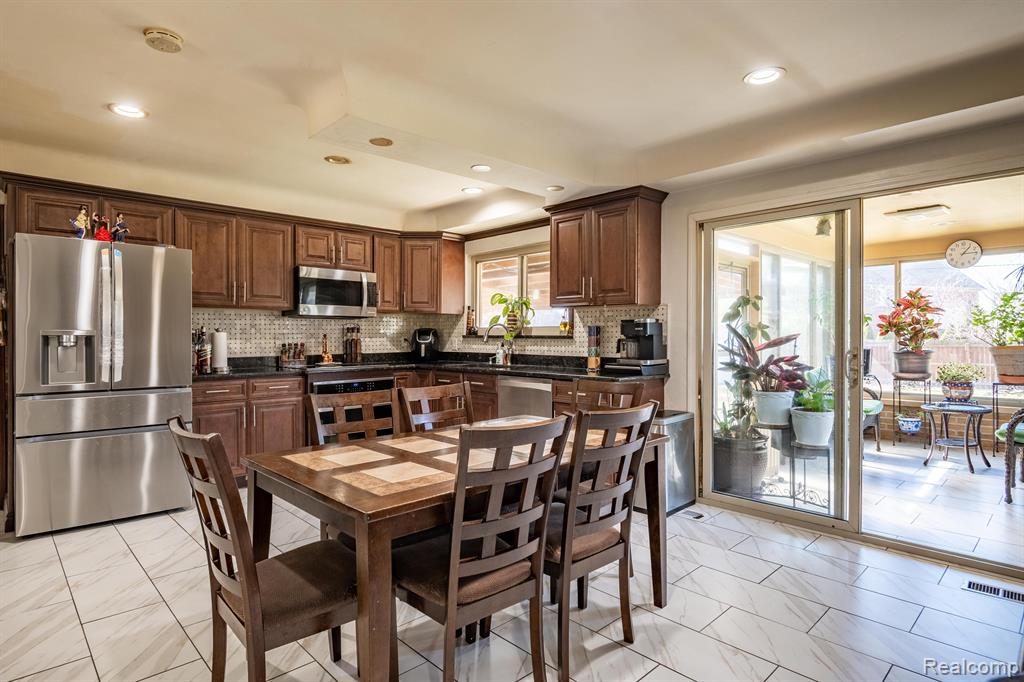 42323 TESSMER Drive, Sterling Heights, MI 48314 — Photo 6