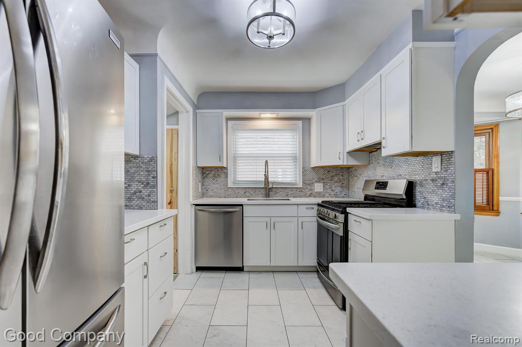 464 MORAN Road, Grosse Pointe Farms, MI 48236 — Photo 12