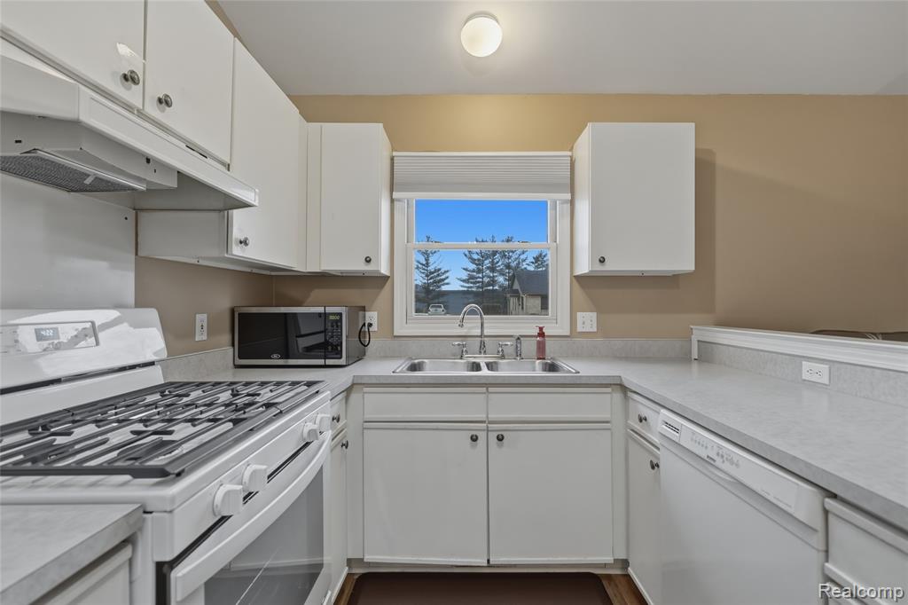 41781 King Edward Court, Clinton Twp, MI 48038 — Photo 11