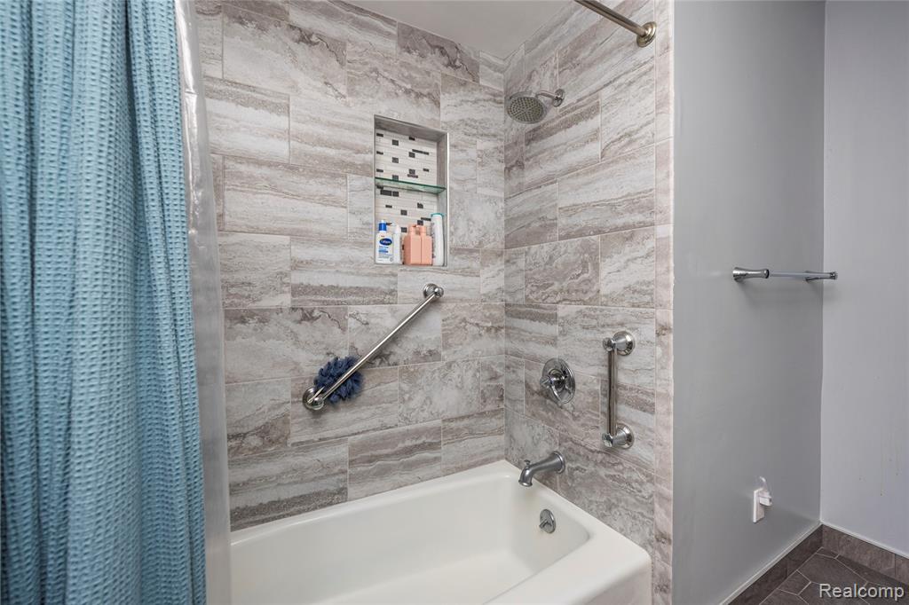 6085 Worlington Road, Bloomfield Hills, MI 48301 — Photo 46