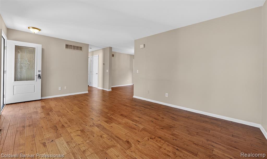 2470 Winkleman Drive, Waterford, MI 48329 — Photo 14