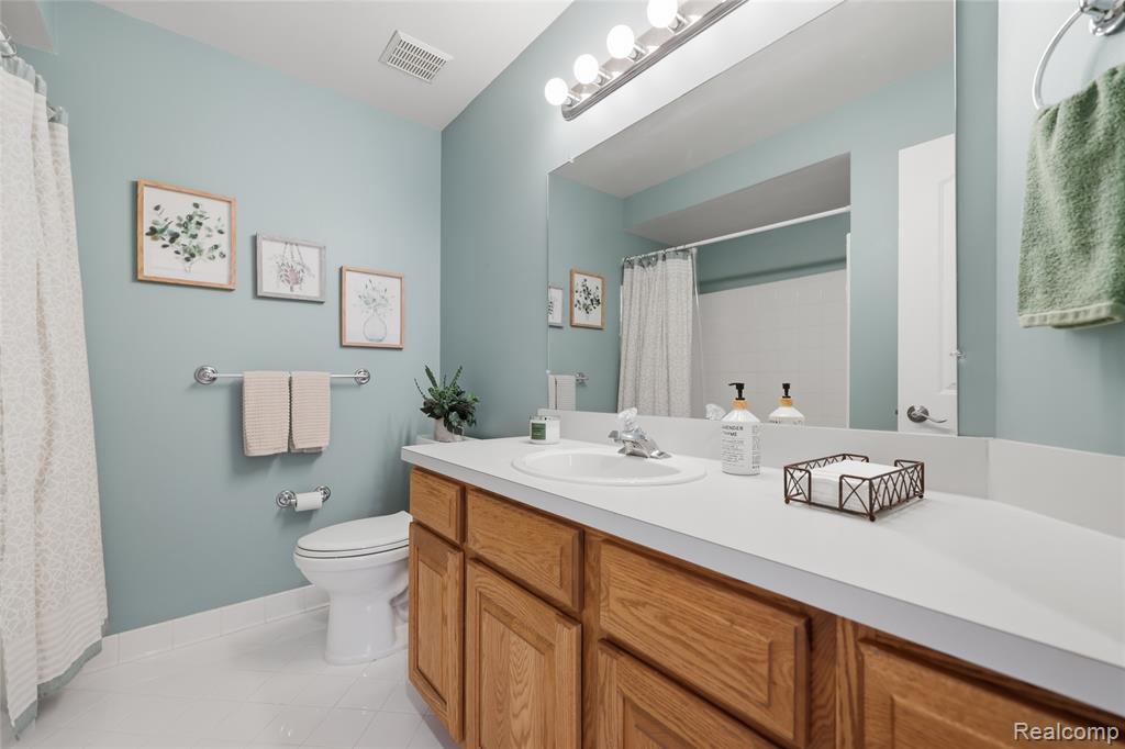 48274 Beacon Square Drive, Macomb, MI 48044 — Photo 32