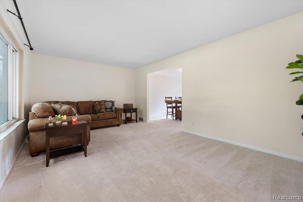 3801 Glen Hills Drive, Hartland, MI 48353 — Photo 7