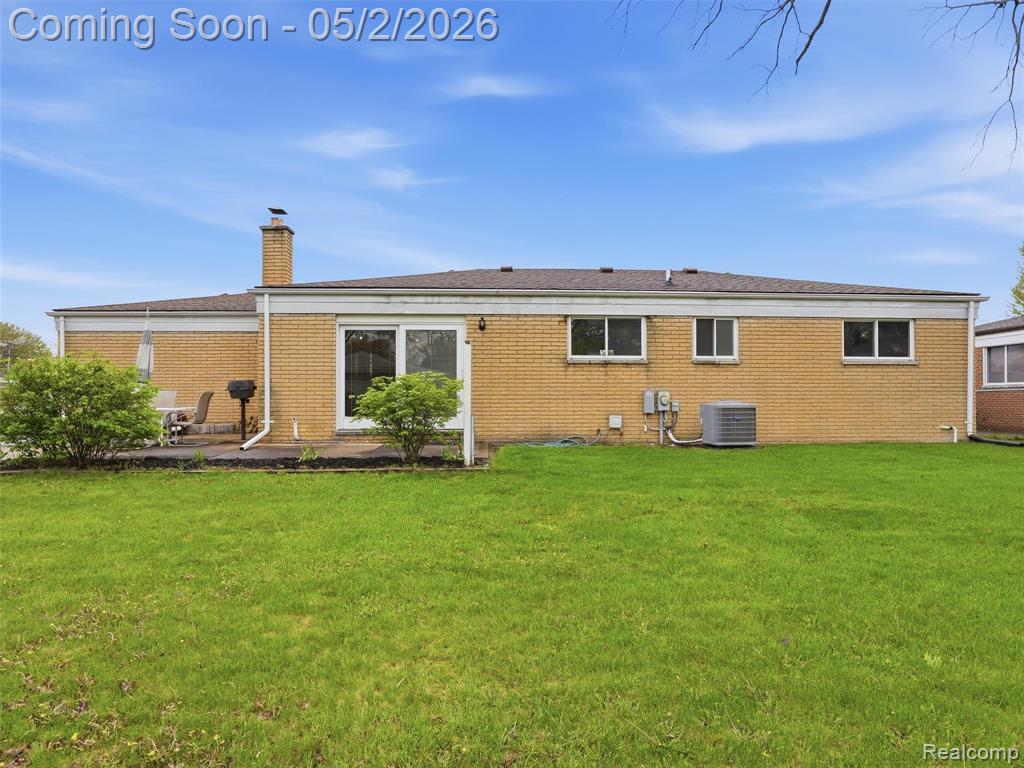 8618 Alwardt Drive, Sterling Heights, MI 48313 — Photo 33