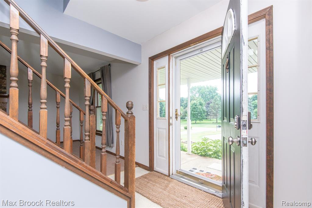 54320 BELCREST Drive, Milford, MI 48381 — Photo 10