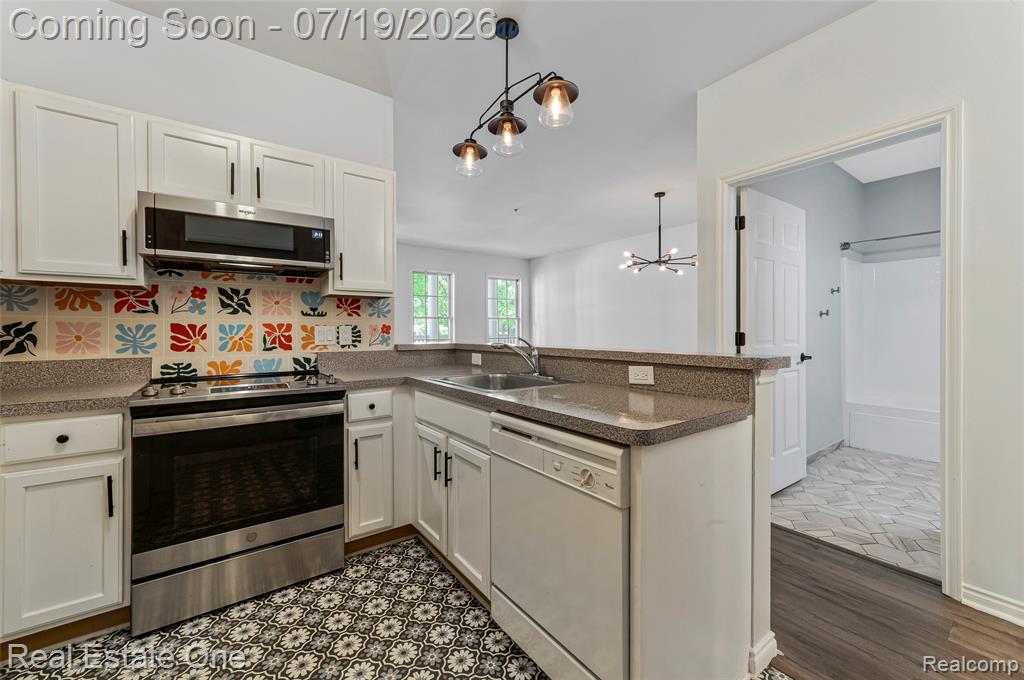 256 Constitution Street, Canton, MI 48188 — Photo 18