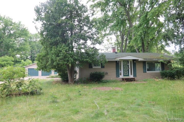 6048 N Lapeer Road, Fostoria, MI 48435 — front exterior