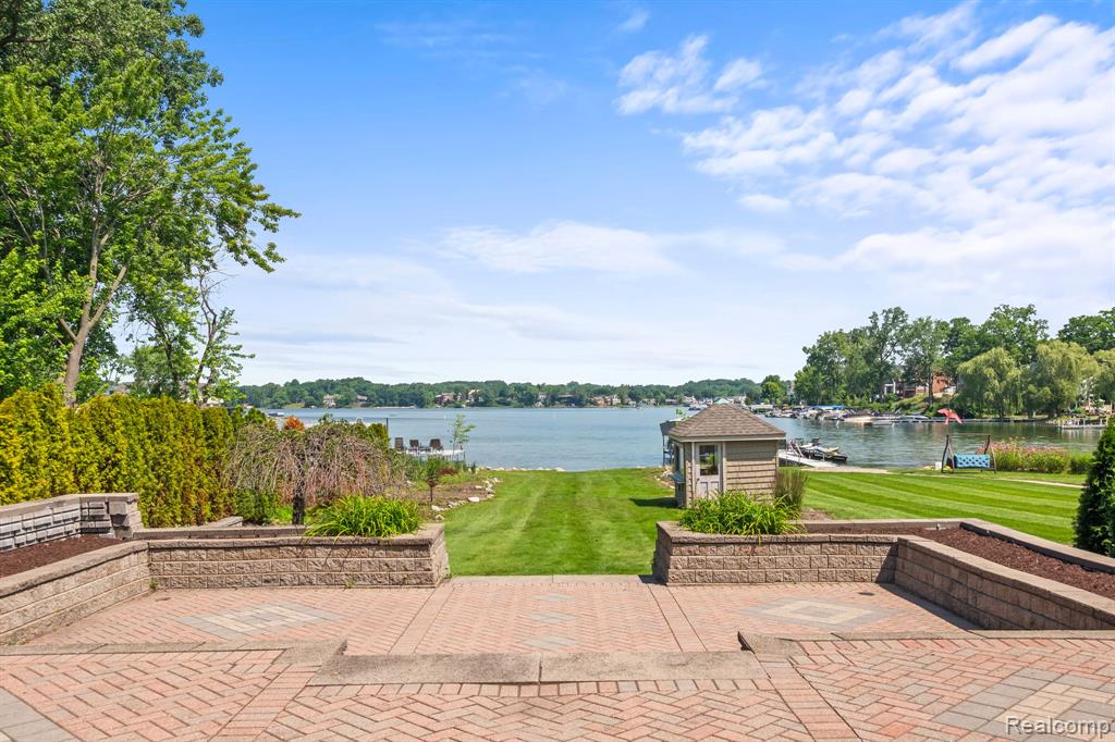 2380 WALNUT LAKE Road, West Bloomfield, MI 48323 — Photo 30