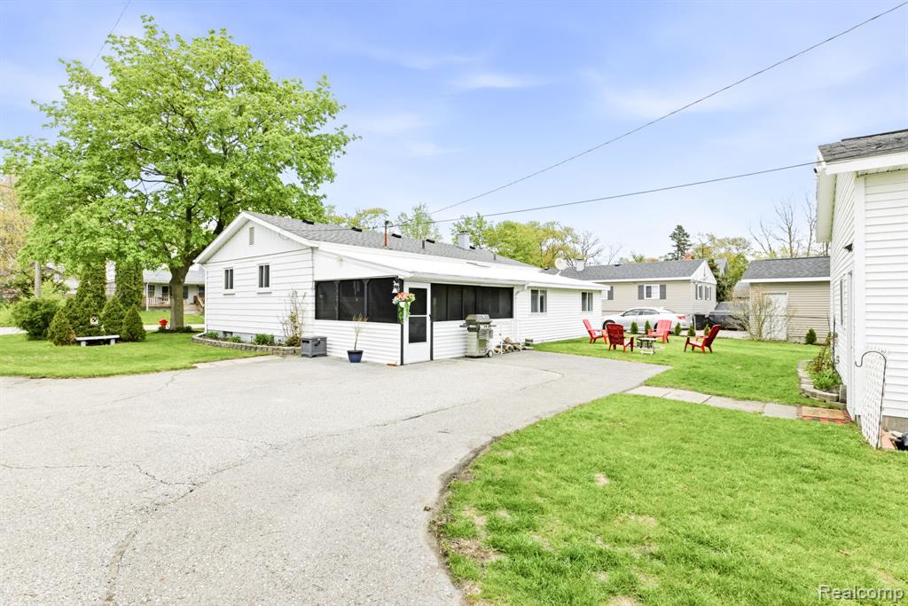 2824 Peavey Street, Port Huron, MI 48060 — Photo 3
