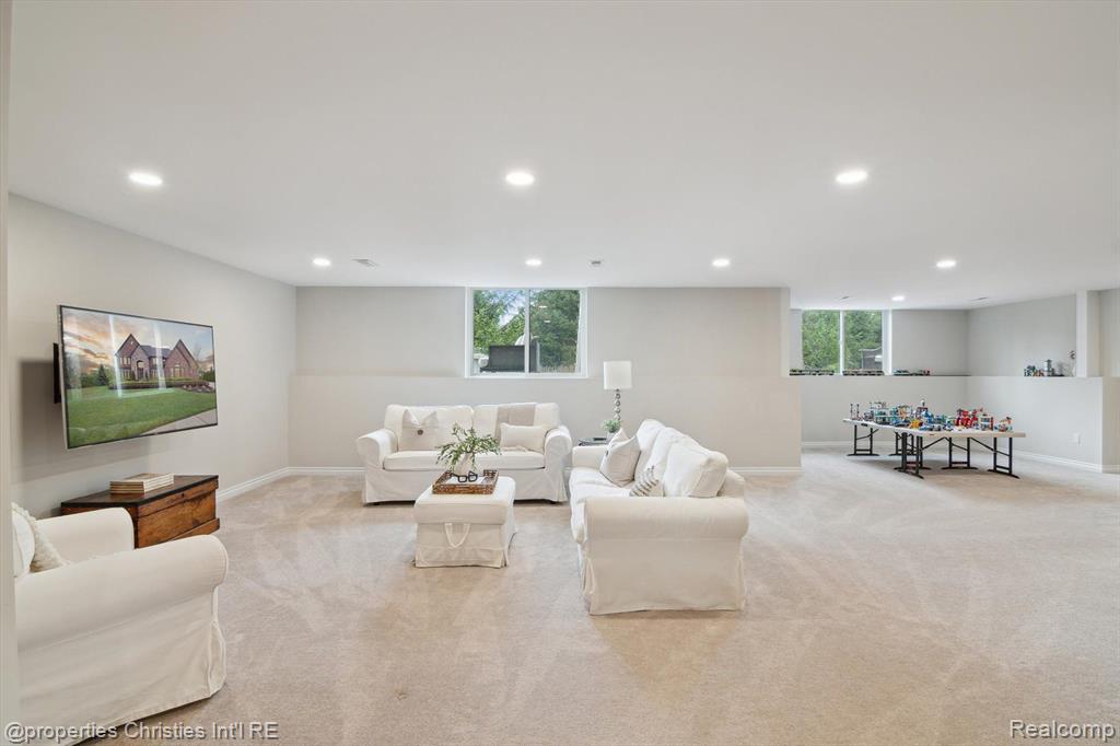 47660 WALES, Northville, MI 48167 — Photo 43
