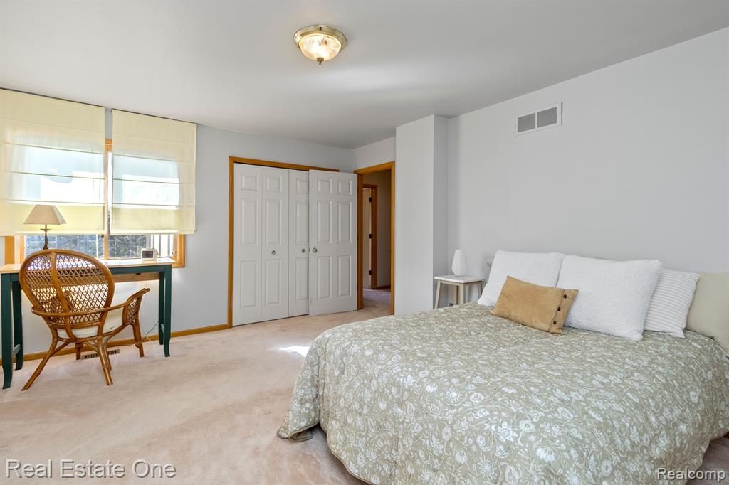 43581 NAVES Court, Clinton Twp, MI 48038 — Photo 34