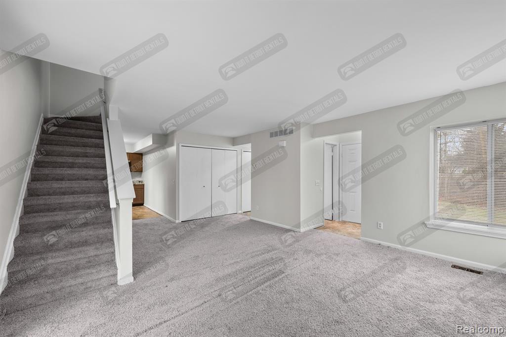 2249 S Commerce Road, Wolverine Lake, MI, 48390