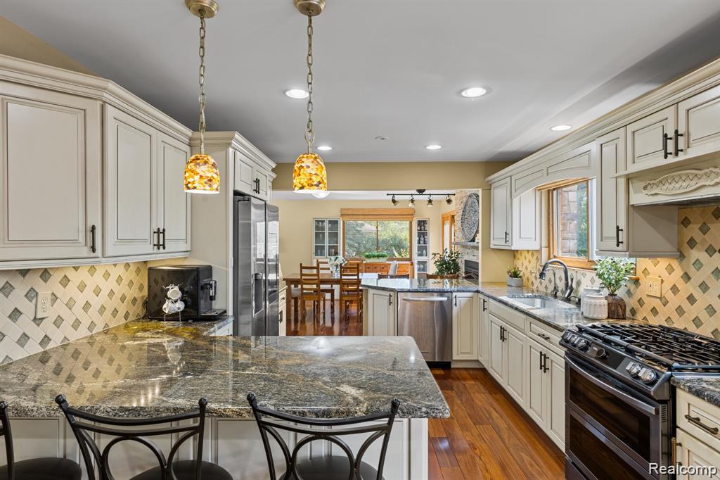 880 Artdale Drive, White Lake, MI 48383 — Photo 18