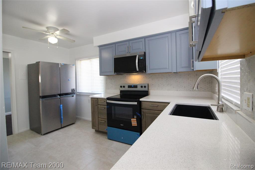 8631 Whitefield Street, Dearborn Heights, MI 48127 — Photo 9