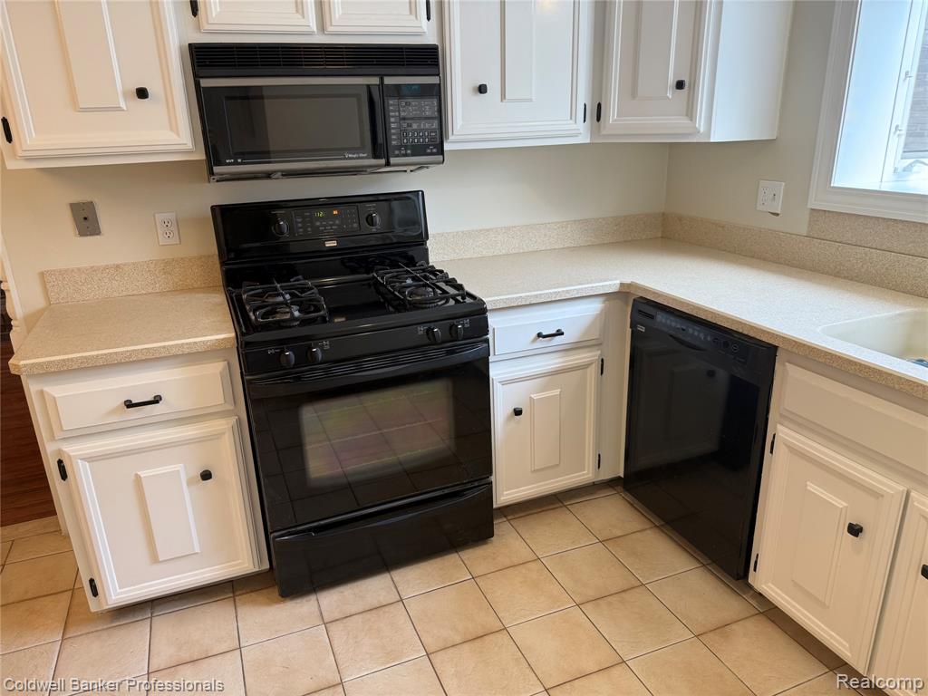 47071 Savannah Drive, Macomb, MI 48044 — Photo 10
