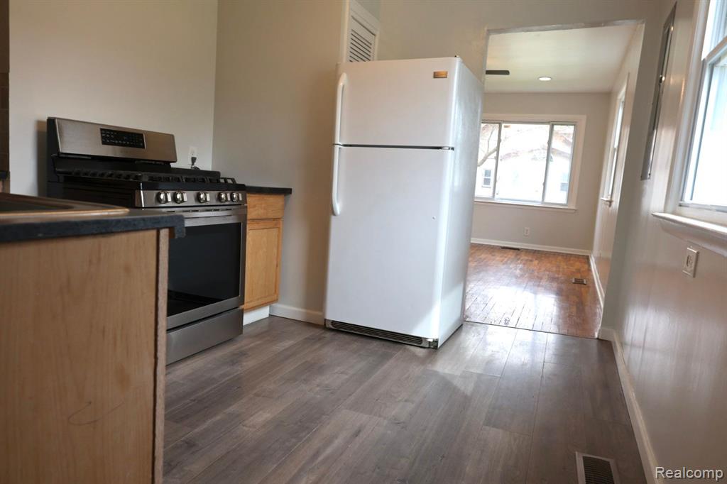 4618 BRUNSWICK Avenue, Flint, MI 48507 — Photo 8