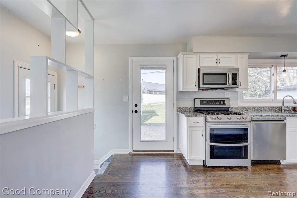 1303 Sycamore Drive, Rochester Hills, MI 48307 — Photo 13