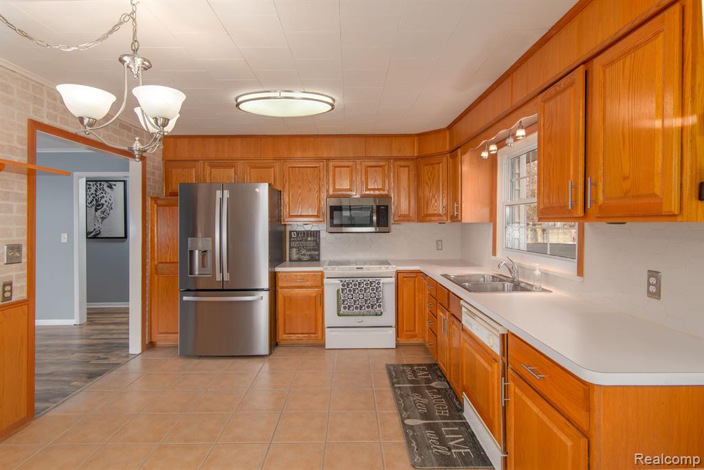 600 NORTH Road, Fenton, MI 48430 — Photo 8