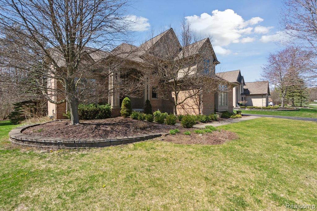 6808 OAKHURST RIDGE Road, Clarkston, MI 48348 — Photo 2