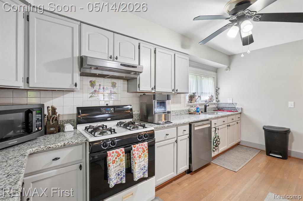 23041 Springbrook Drive, Farmington, MI 48336 — Photo 8