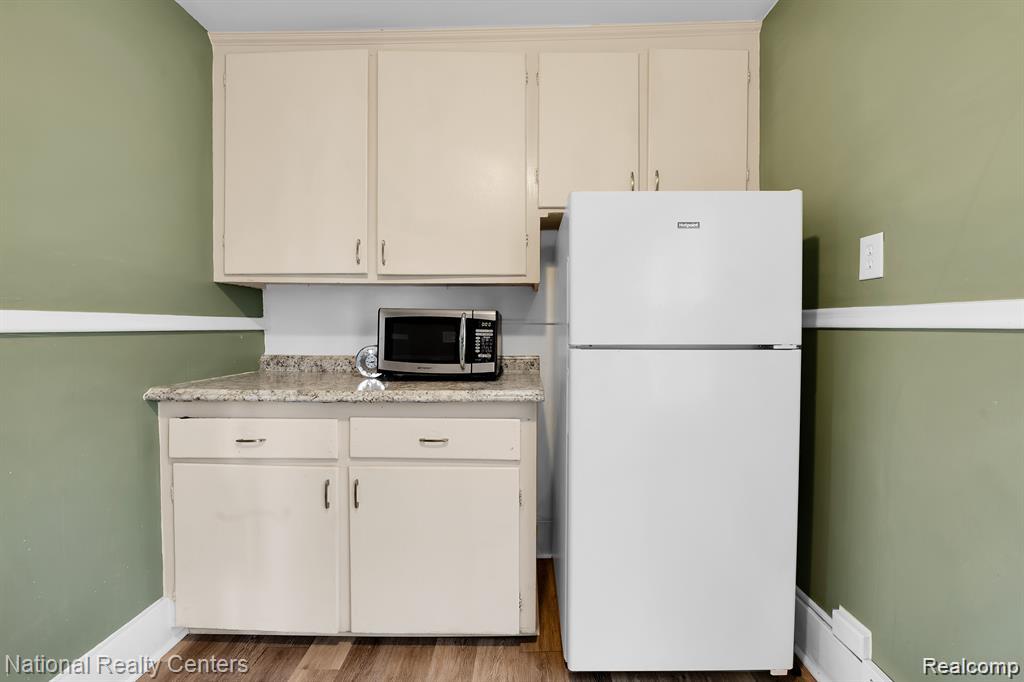39 E Brockton Avenue, Madison Heights, MI 48071 — Photo 15