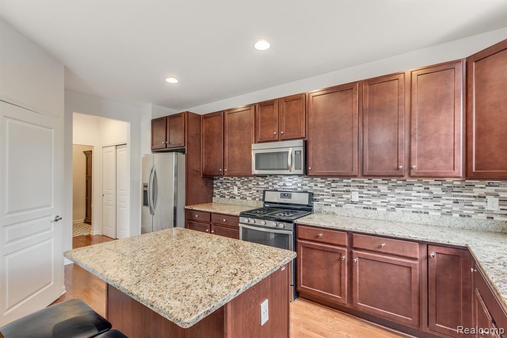 44843 STOCKTON Drive, Novi, MI — Photo 7