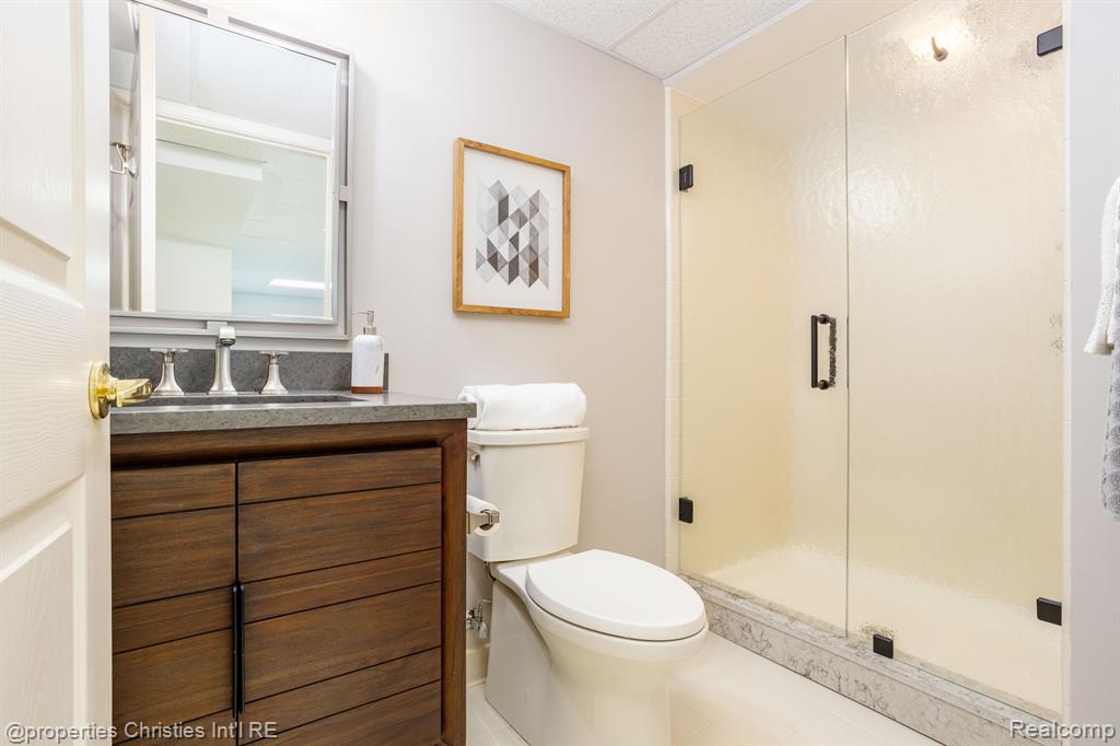 39514 Edgewater Dr, Northville, MI 48168 — Photo 32