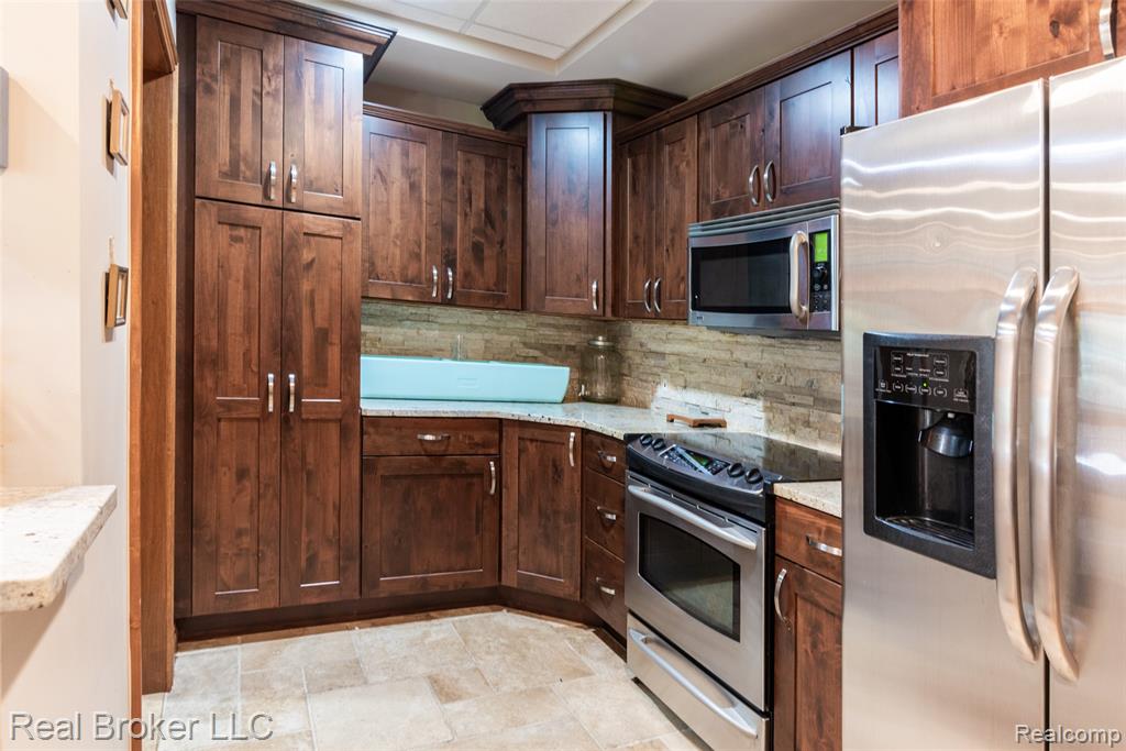 816 Seager Street, Commerce Twp, MI 48390 — Photo 40