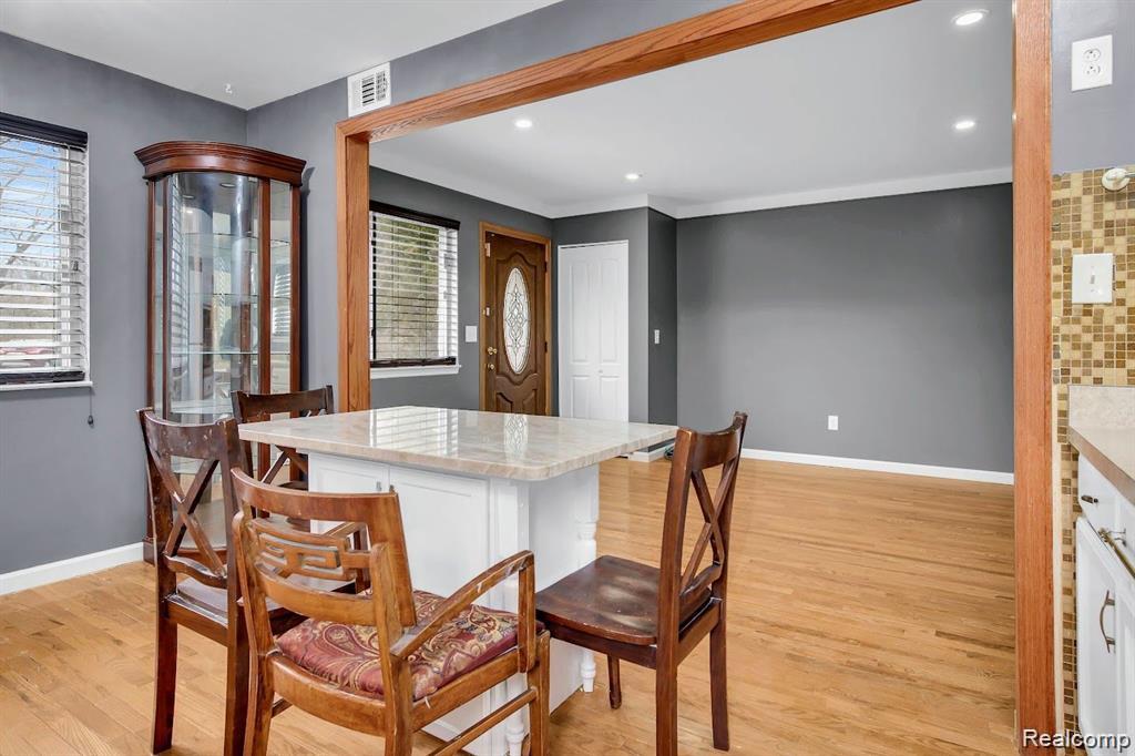 7518 Hazelton Street, Dearborn Heights, MI 48127 — Photo 17