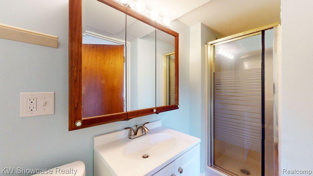 574 YOUNG Road, White Lake, MI 48383 — Photo 26