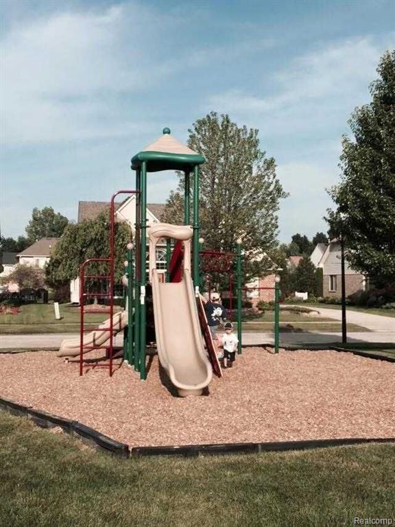 48548 Fairmont Drive, Macomb, MI 48044 — Photo 43