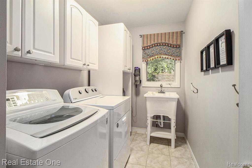 9832 Kingston Ridge, Clarkston, MI 48348 — Photo 25