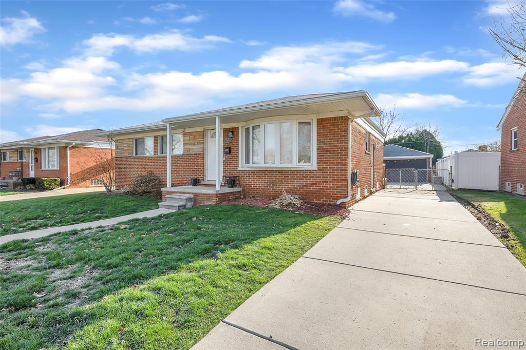 6120 Kinloch Street, Dearborn Heights, MI 48127 — Photo 4