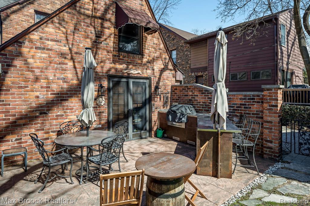 831 W OAKRIDGE Street, Ferndale, MI 48220 — Photo 37