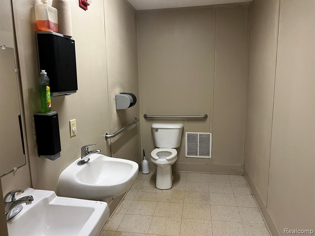 22575 Ann Arbor Trail, Dearborn Heights, MI 48127 — Photo 10