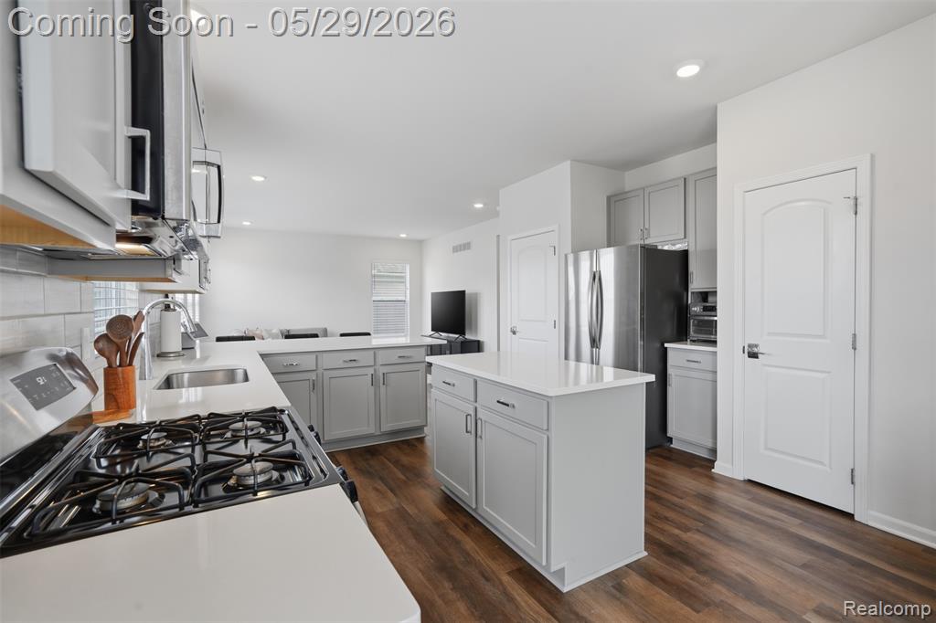 8446 Sandhill Court, White Lake, MI — Photo 11