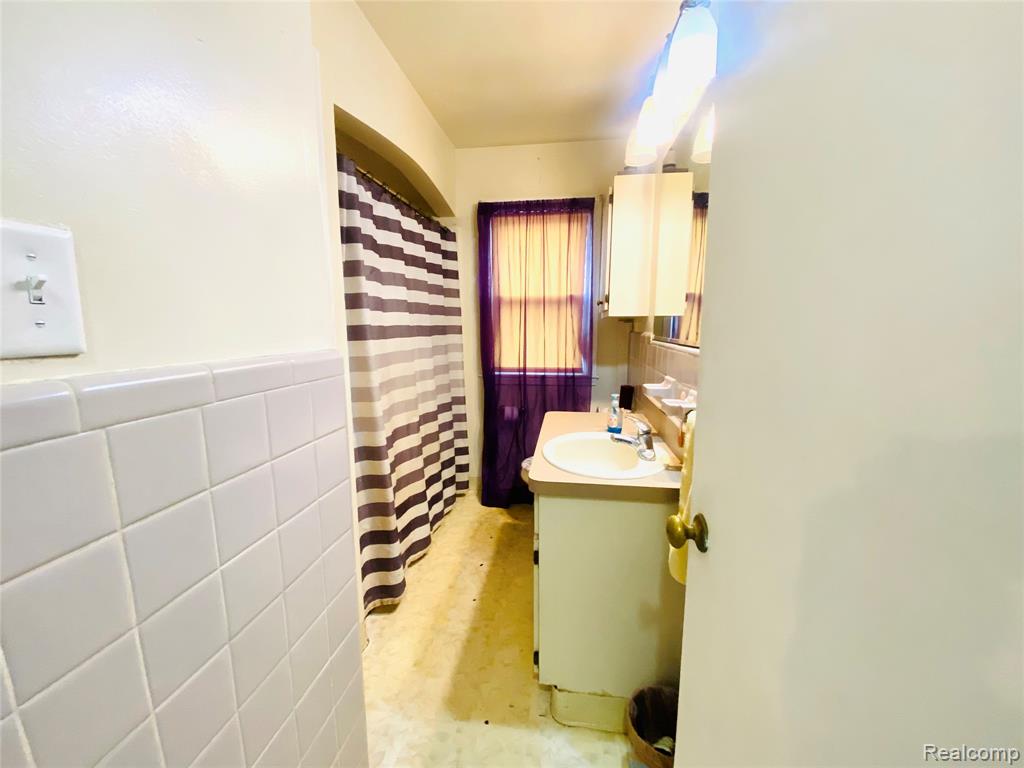 17334 Sprenger Avenue, Eastpointe, MI 48021 — Photo 13