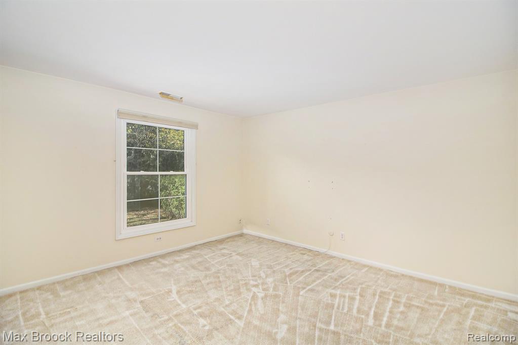 19710 W 13 Mile Road, 105, Beverly Hills, MI 48025 — Photo 15