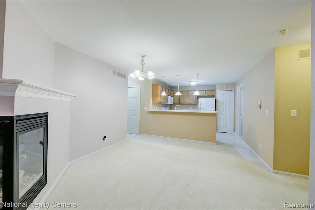 6104 JASMINE Drive, Walled Lake, MI 48390 — Photo 9