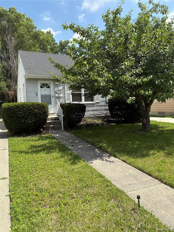 18827 Woodside Street, Harper Woods, MI 48225
