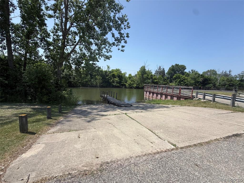 570 Clinton River Drive, Mount Clemens, MI 48043 — Photo 22
