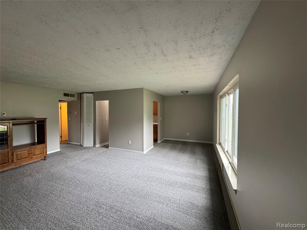 1890 Colonial Village Way, 1, Waterford, MI 48328 — Photo 3