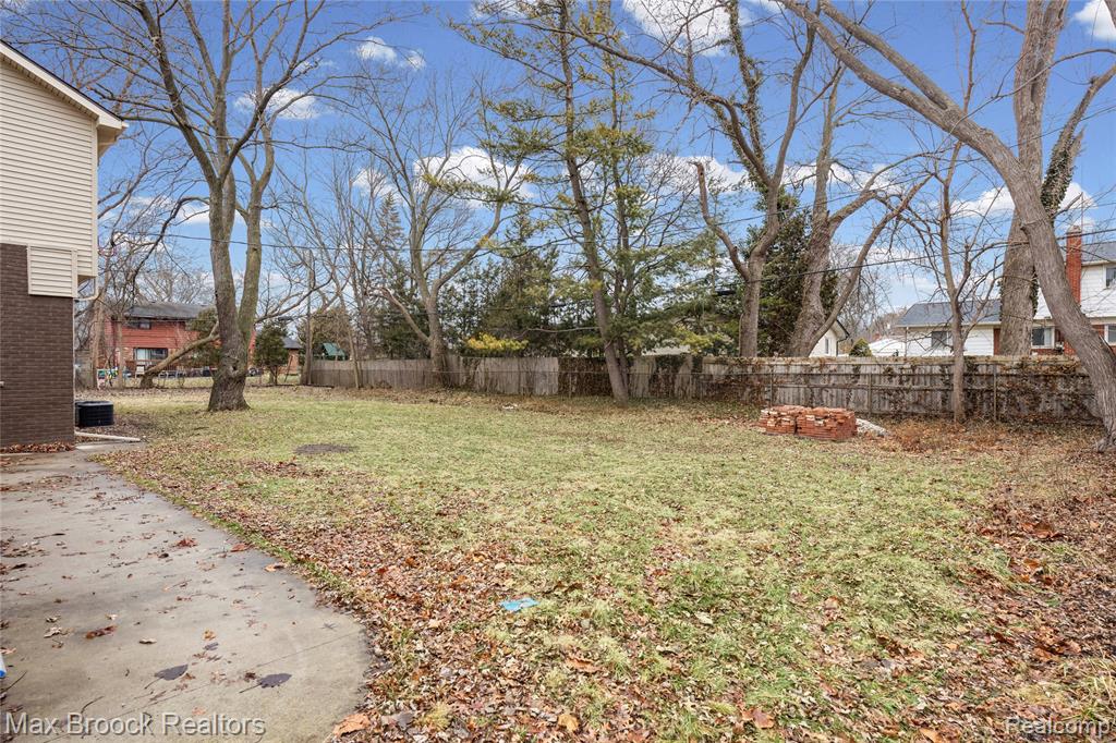 17348 Hilton Street, Southfield, MI, 48075