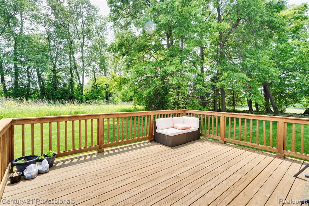 5958 Lochmore Drive, Commerce Twp, MI 48382 — Photo 4