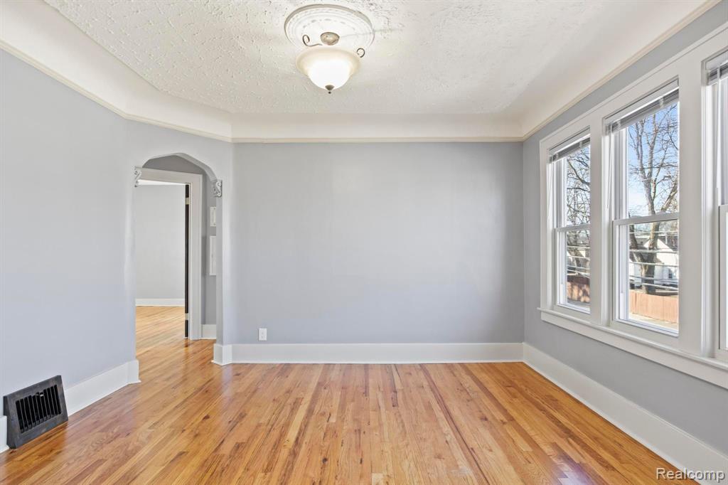 902 E 2ND Street, Royal Oak, MI 48067 — Photo 8