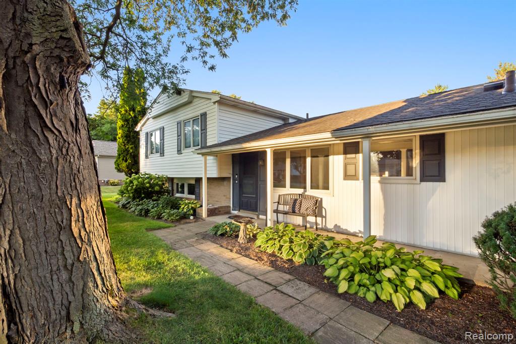 821 Castlebar Drive, Rochester Hills, MI 48309 — Photo 2