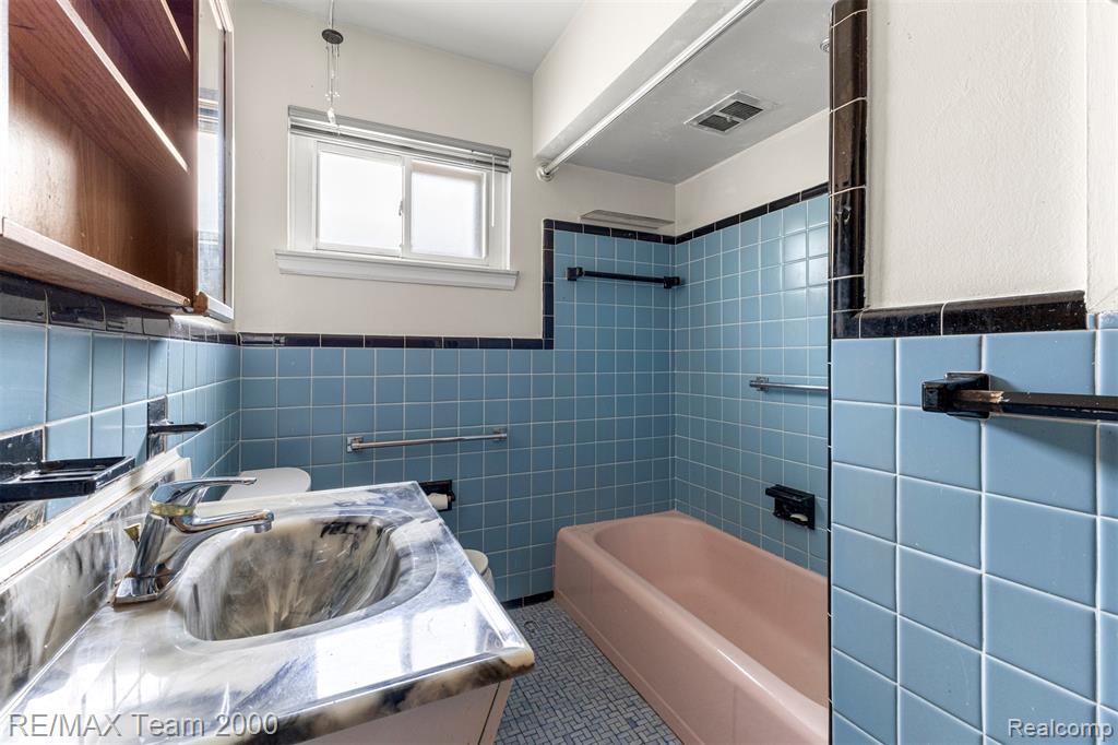 22101 Church Street, Oak Park, MI 48237 — Photo 30