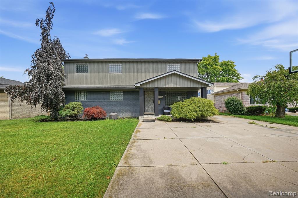 Property photo for 11957 Canterbury Drive, Sterling Heights, MI 48312